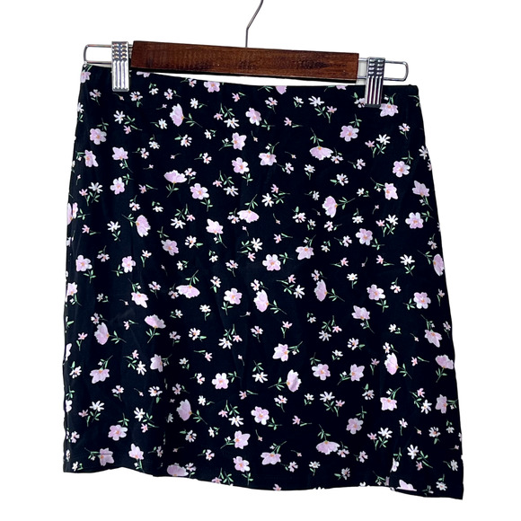 Elodie Black Floral Mini Skirt NWOT Size XS - Picture 1 of 6
